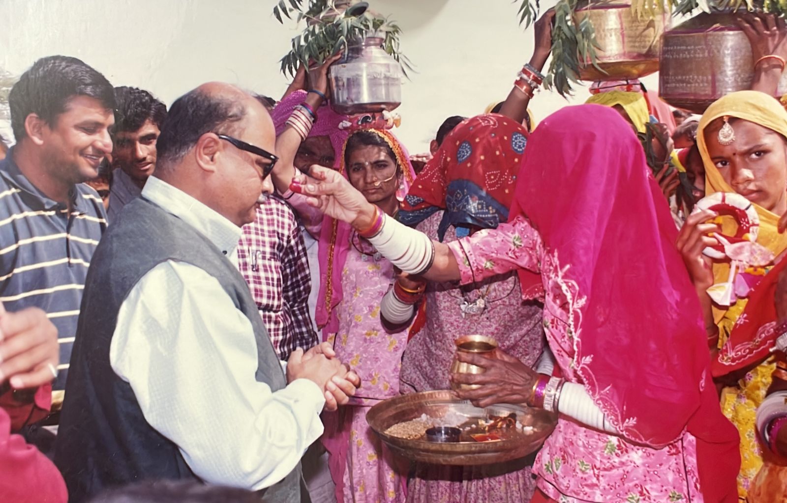 Welcoming of former IAS. Mr. Rohit Brandon at Sejuon ki basti, Barmer in the year 2005-2006